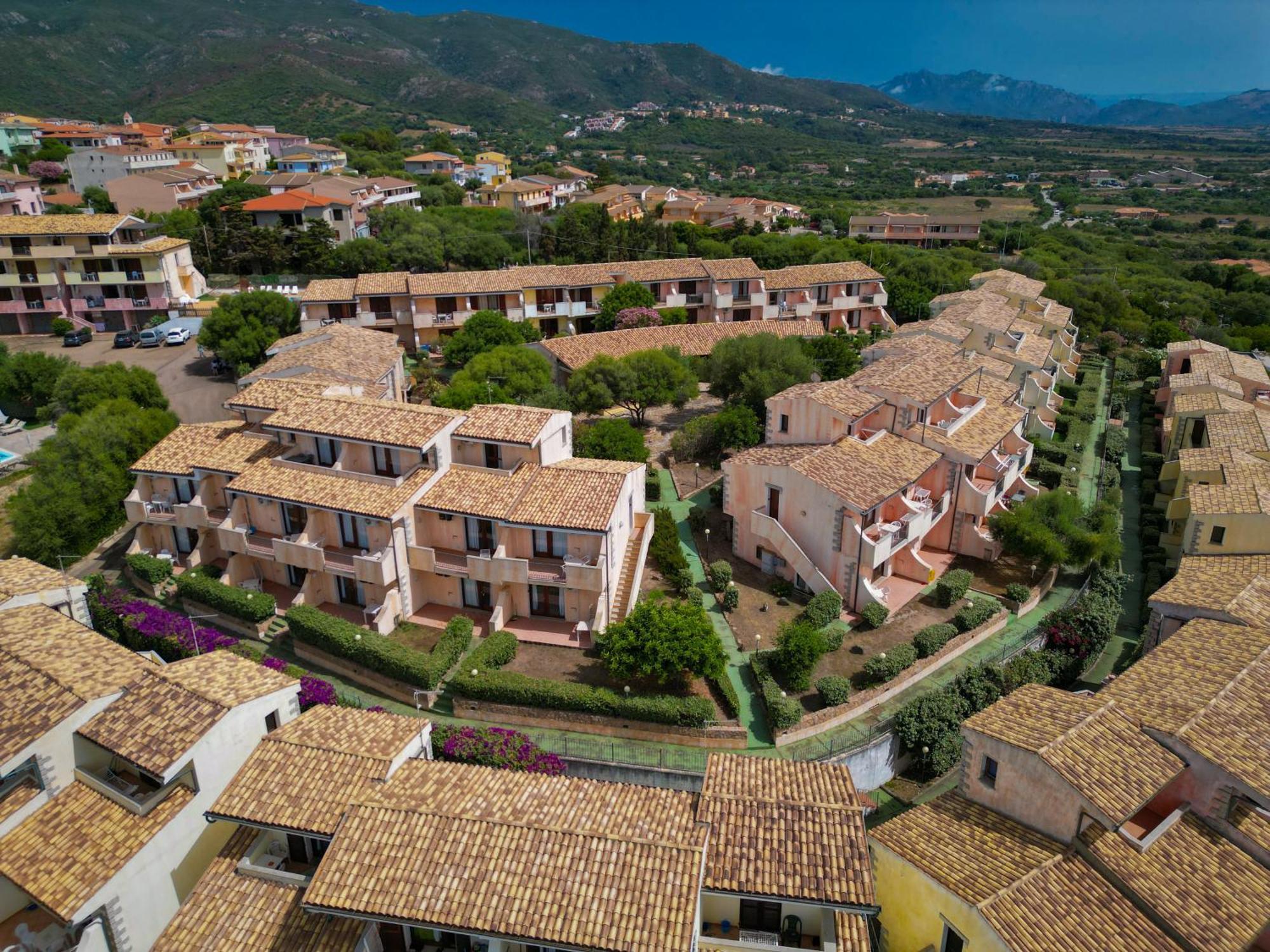 Il Borgo Di Badesi Aparthotel Exterior photo