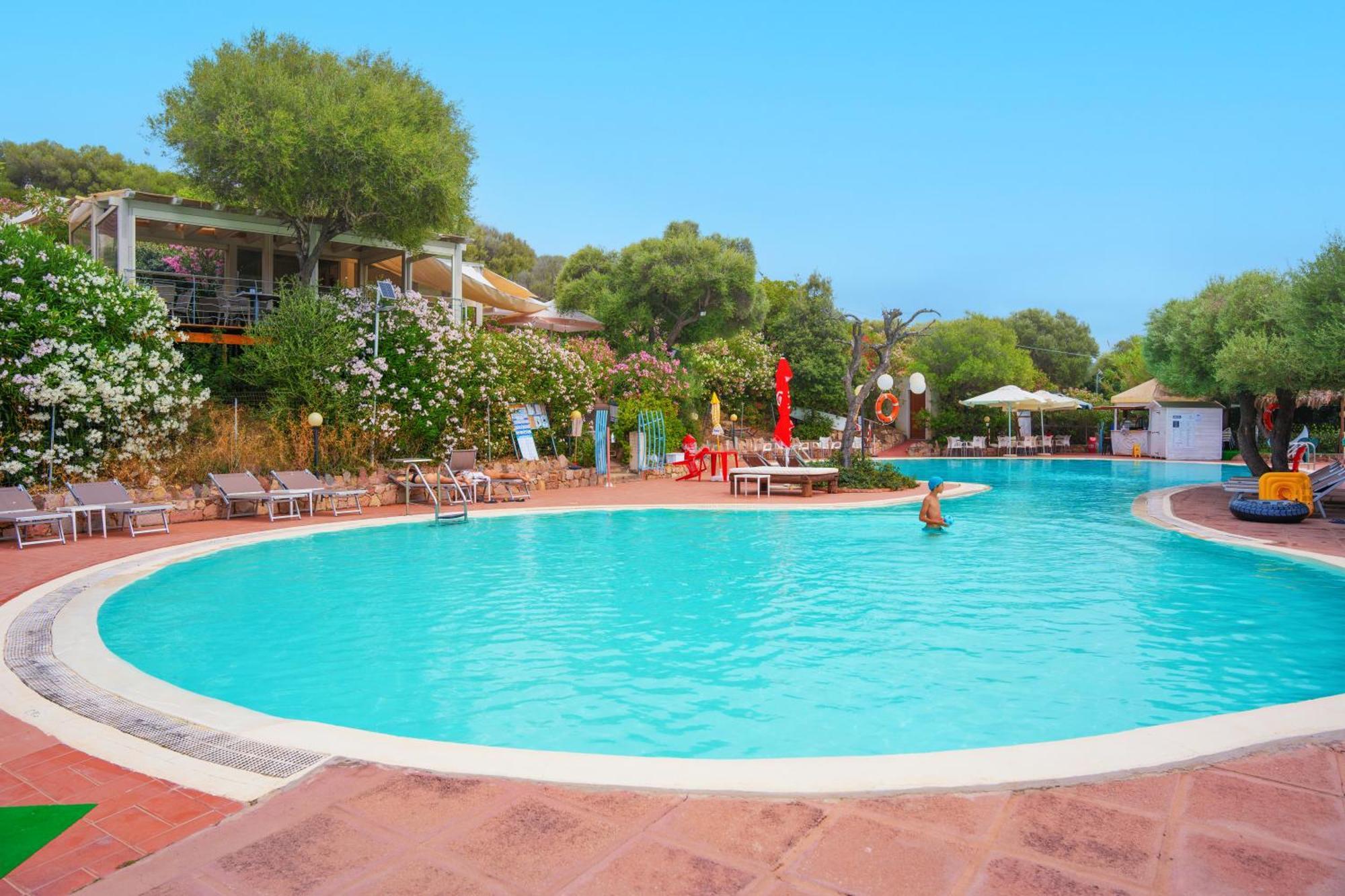 Il Borgo Di Badesi Aparthotel Exterior photo